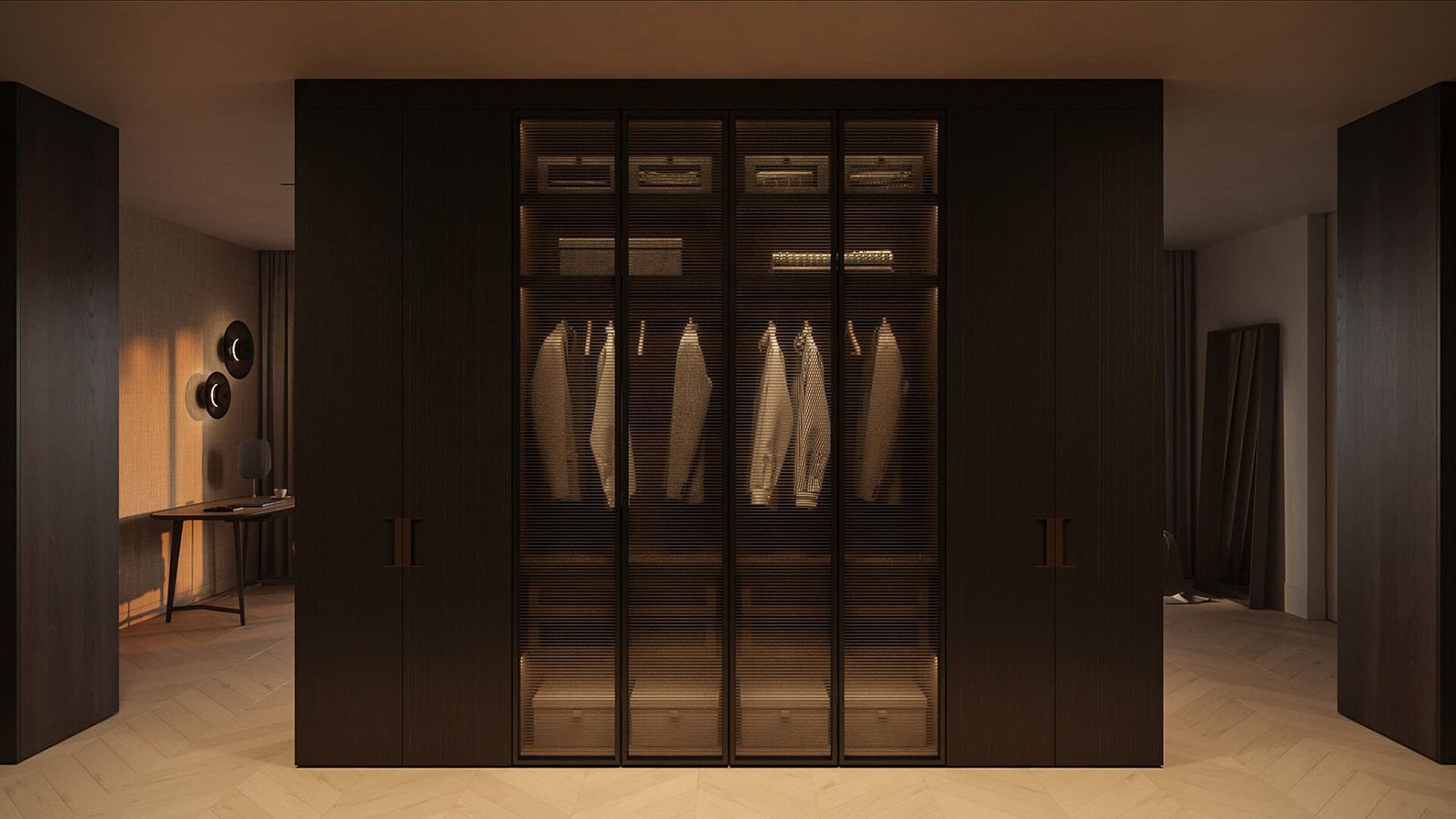 Moderne inloopkast met glazen deuren